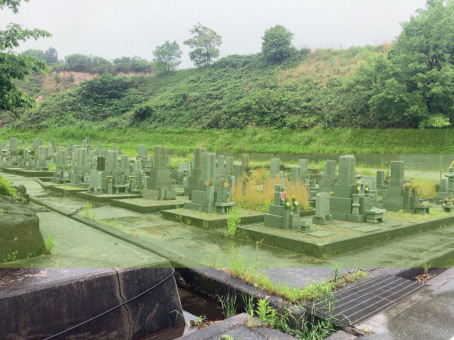 奈良にある小林共同墓地の墓地風景